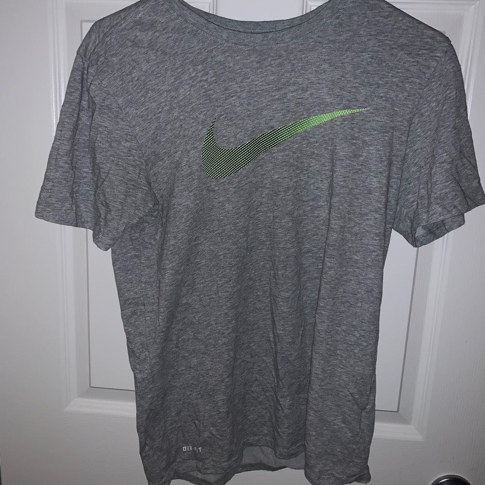 Gray Small Unisex Nike Dry-Fit shirt